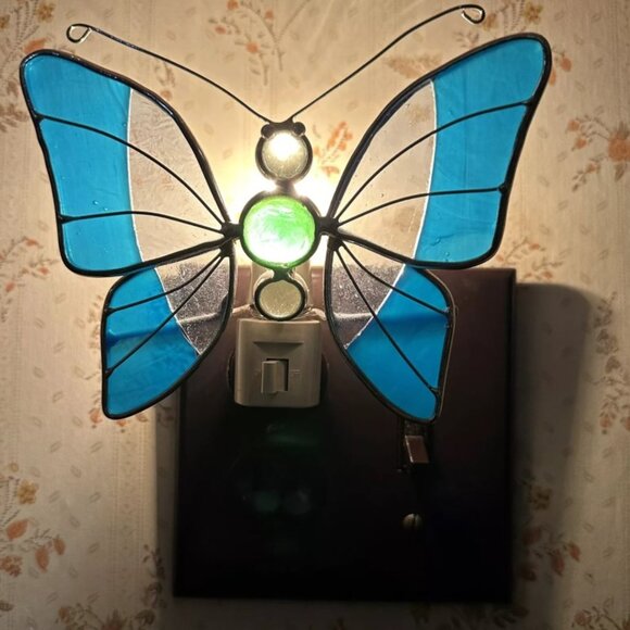 Butterfly stained glass night light on/off Switch 4.5" Tall 5" Wide - (Used)